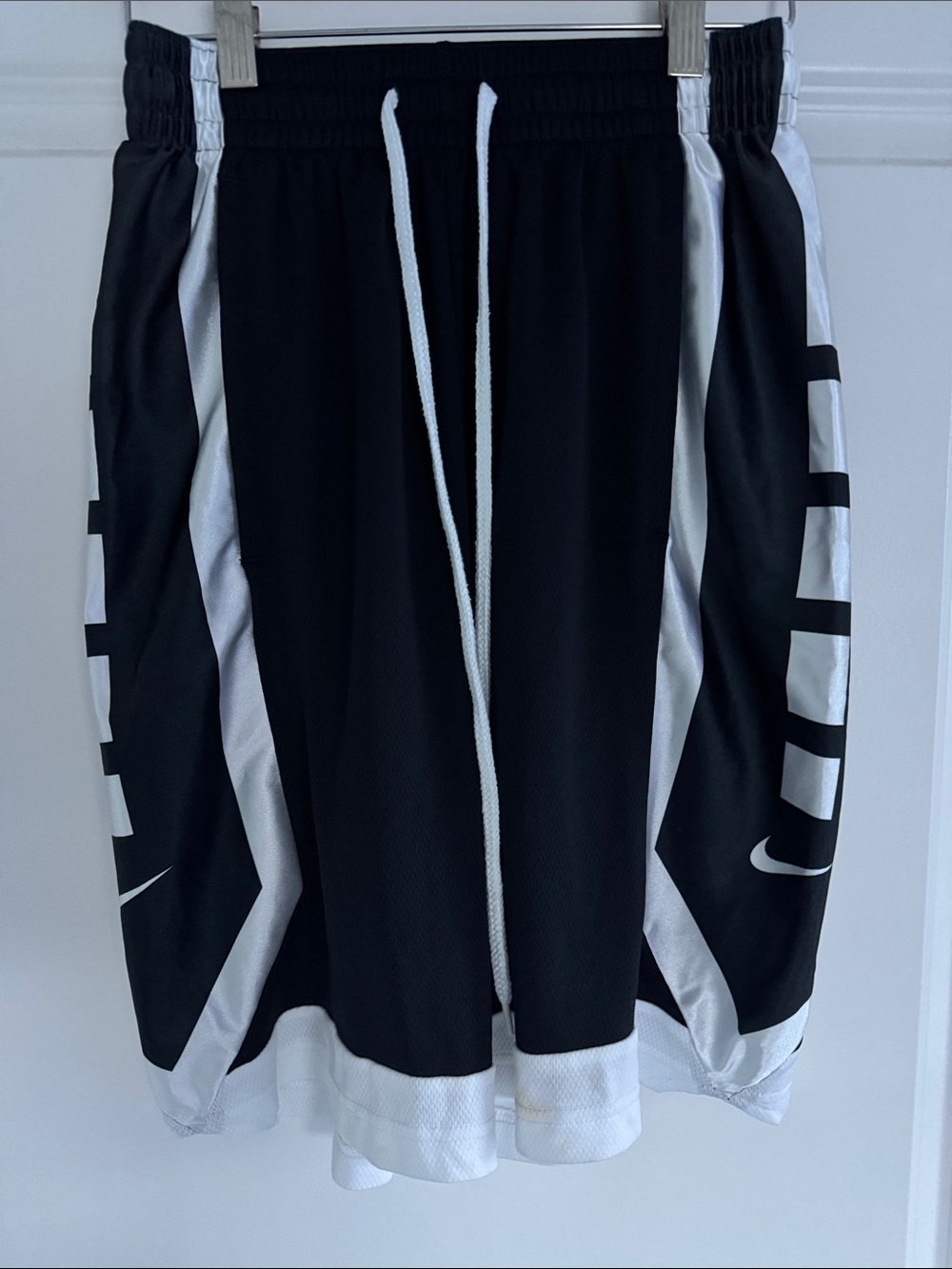 NWOT Kids Nike Jordan Regular Fit Black & White Elite Drawstring Shorts S
